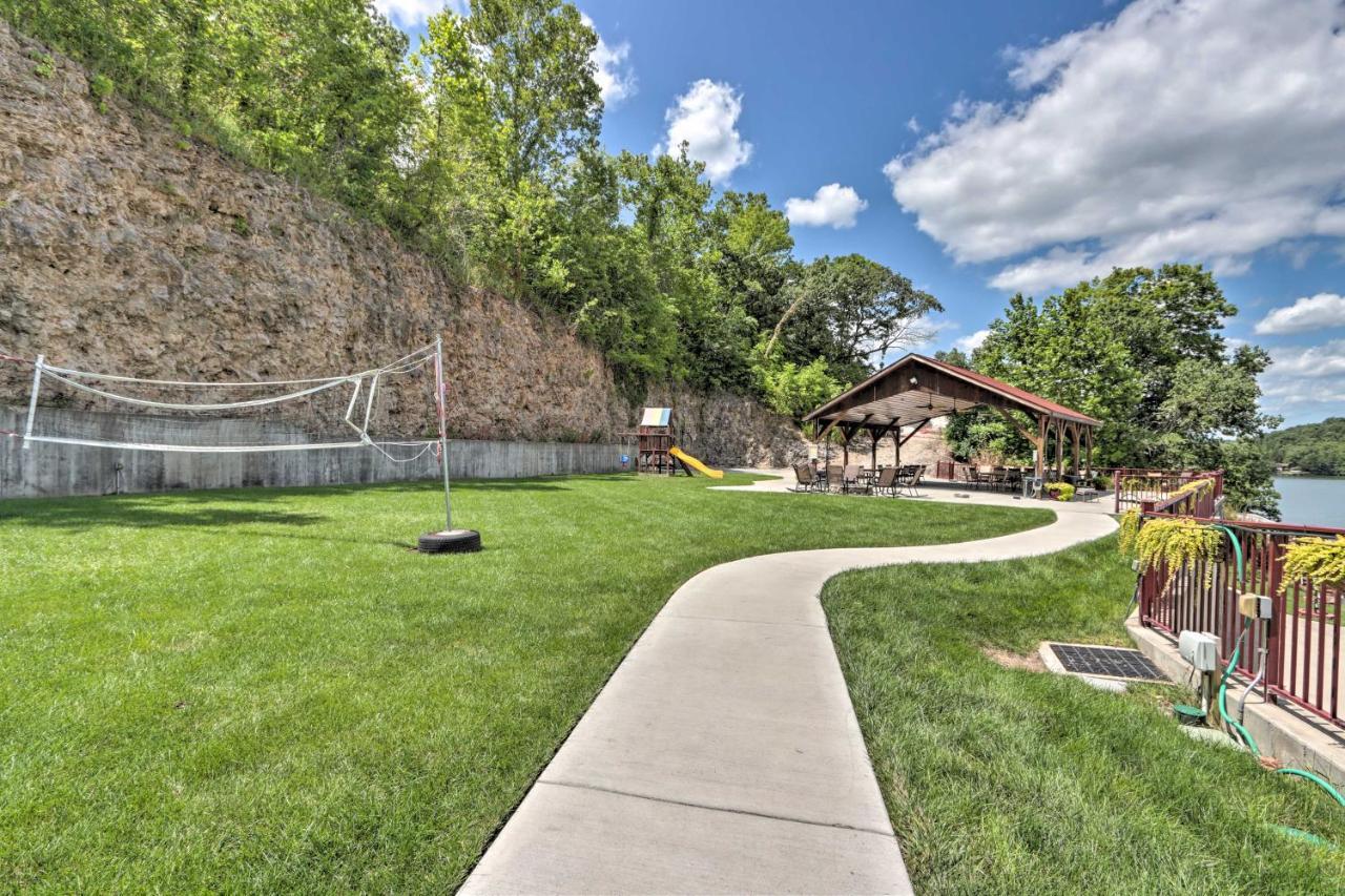 The Lake Escape With Balcony And Pool Access! Camdenton Extérieur photo